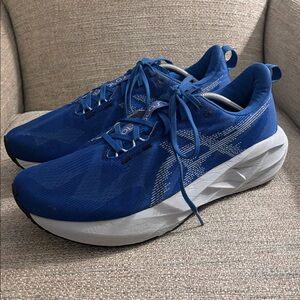 ASICS Novablast Running‎ Shoes Sneakers Men’s size 11.5